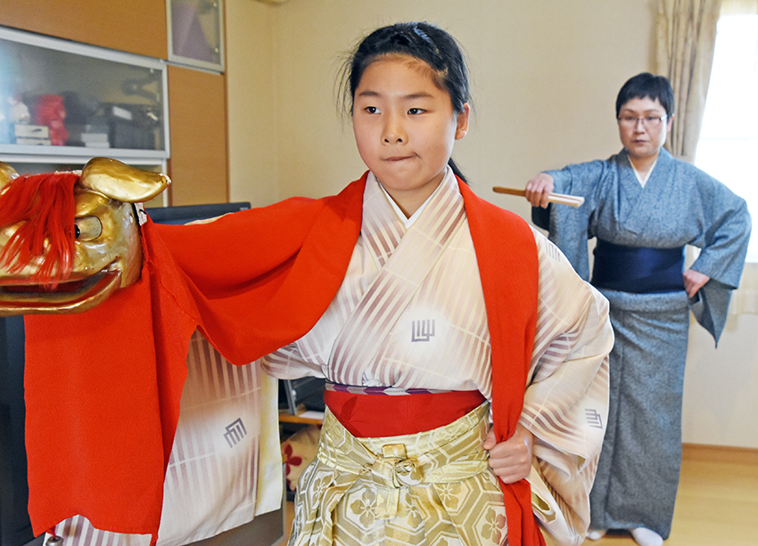 花柳流 13歳の澤越さんが文楽劇場で 連獅子 に挑戦 日高新報