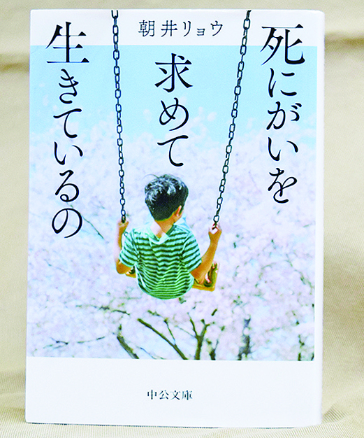 僕とカイカイとキキが死の丘に立っている （第七回どうぶつ川柳 
